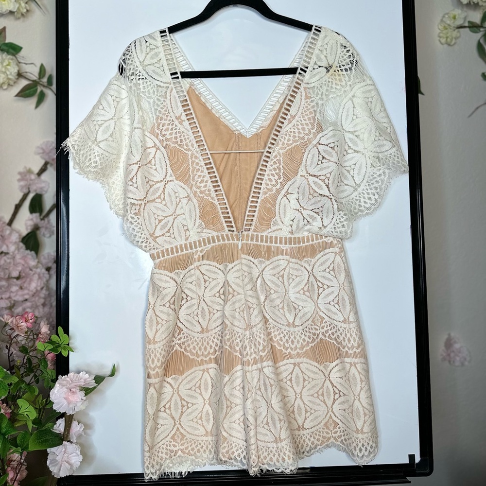 Beautiful Adelyn Rae Romper size medium. - Picture 2 of 4